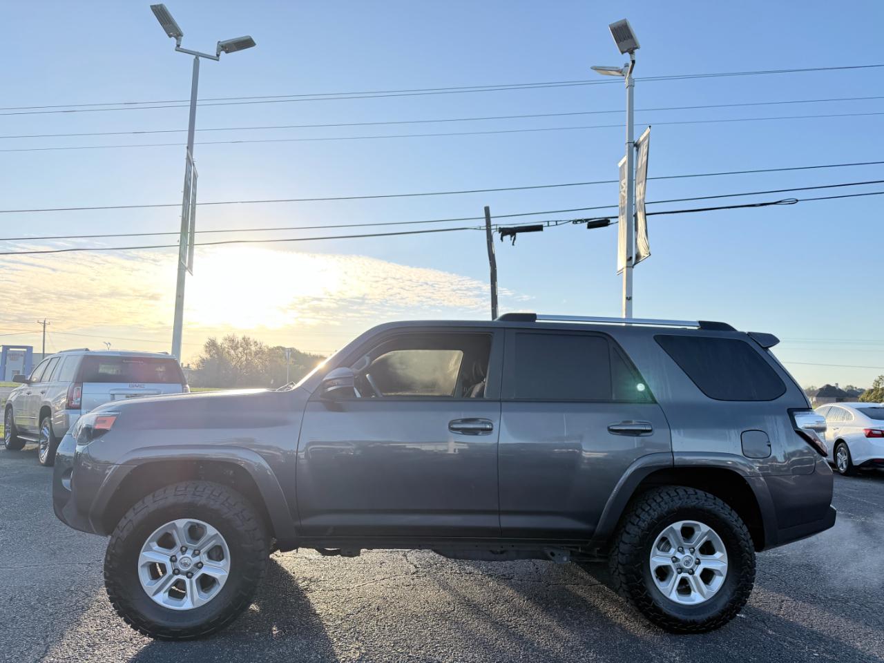 Toyota 4Runner SR5 4WD (Natl) 2023