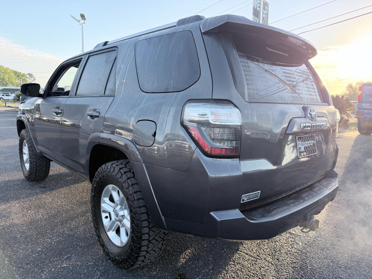 Toyota 4Runner SR5 4WD (Natl) 2023