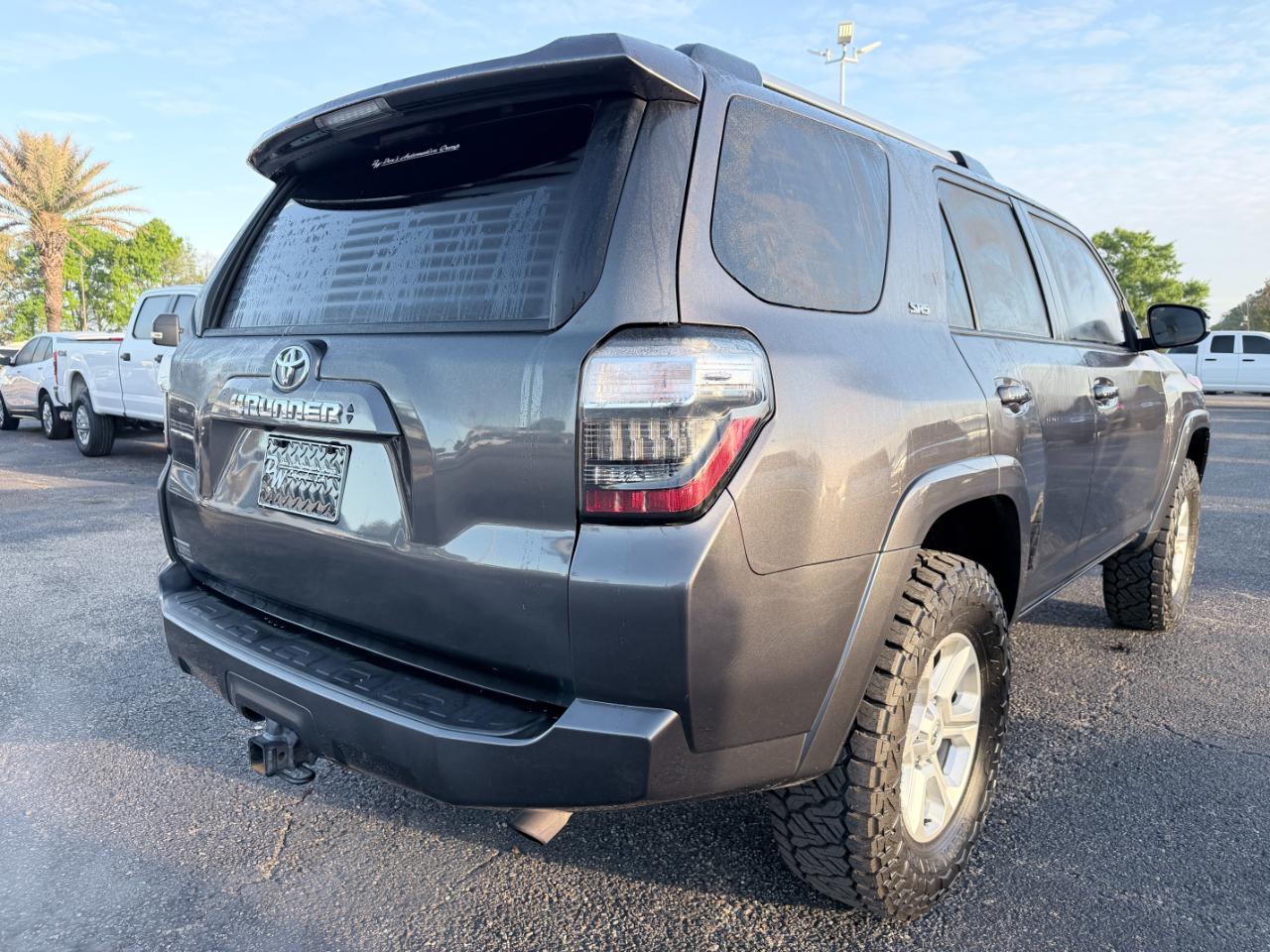 Toyota 4Runner SR5 4WD (Natl) 2023