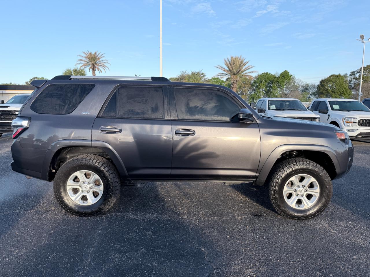 Toyota 4Runner SR5 4WD (Natl) 2023