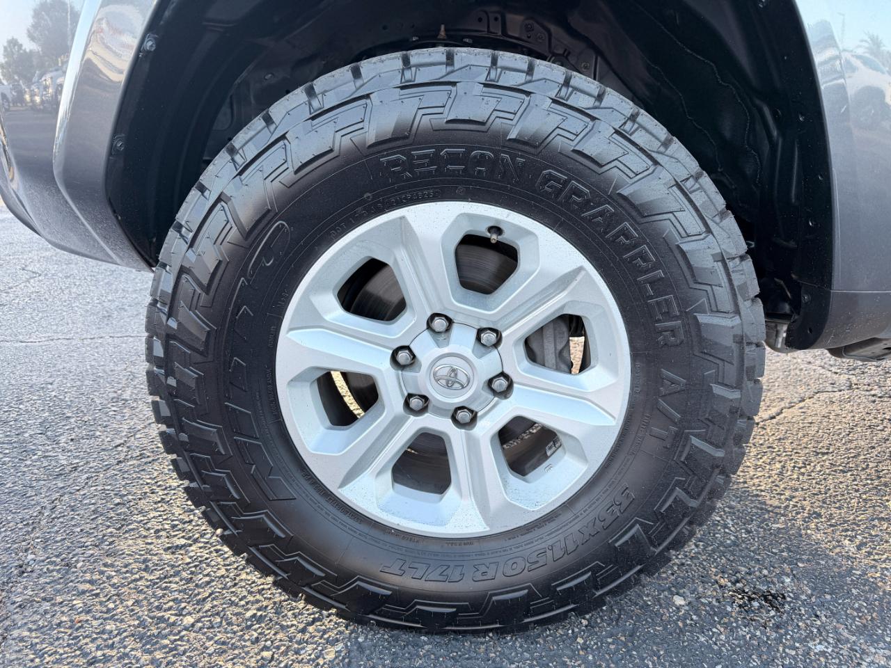 Toyota 4Runner SR5 4WD (Natl) 2023