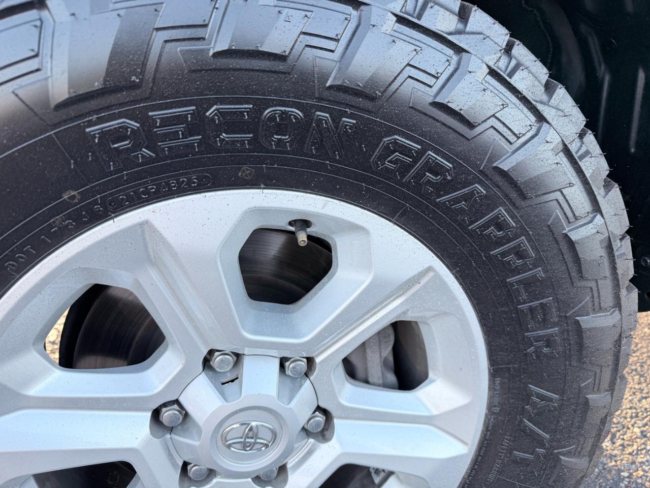 Toyota 4Runner SR5 4WD (Natl) 2023