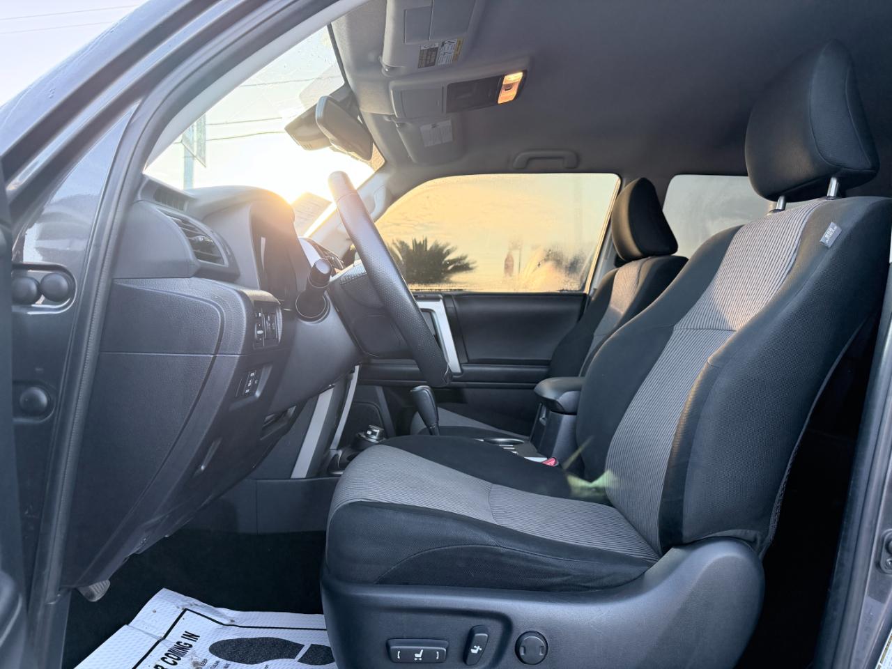 Toyota 4Runner SR5 4WD (Natl) 2023