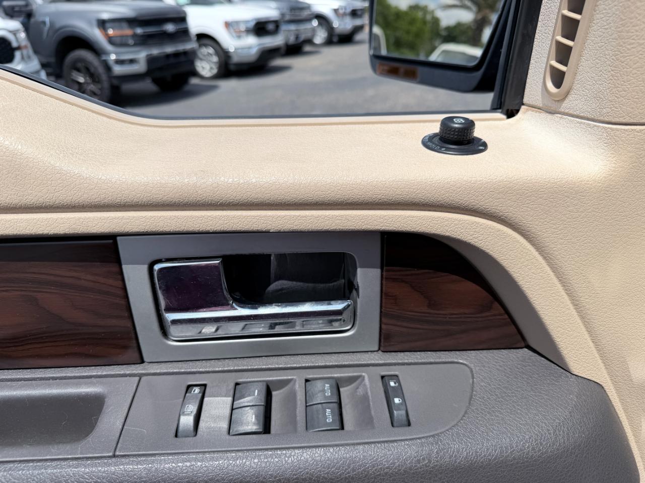 Ford F-150 4WD SuperCrew 145" Lariat 2012