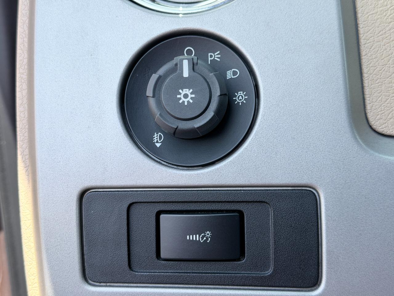 Ford F-150 4WD SuperCrew 145" Lariat 2012