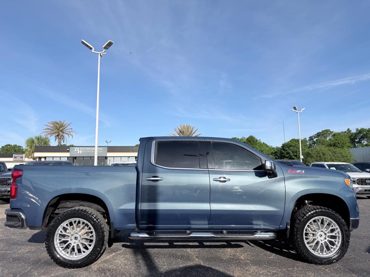 Chevrolet Silverado 1500 4WD Crew Cab 147" LTZ 2024