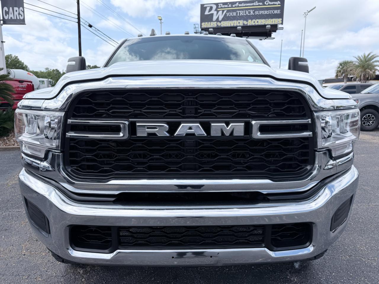 RAM 2500 Tradesman 4x4 Crew Cab 6'4" Box 2024