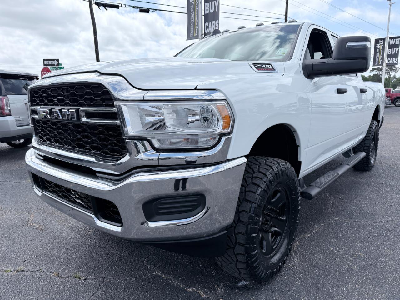 RAM 2500 Tradesman 4x4 Crew Cab 6'4" Box 2024