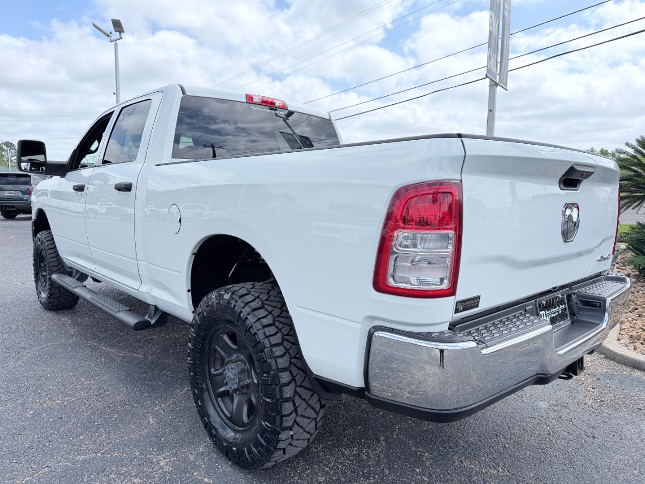 RAM 2500 Tradesman 4x4 Crew Cab 6'4" Box 2024