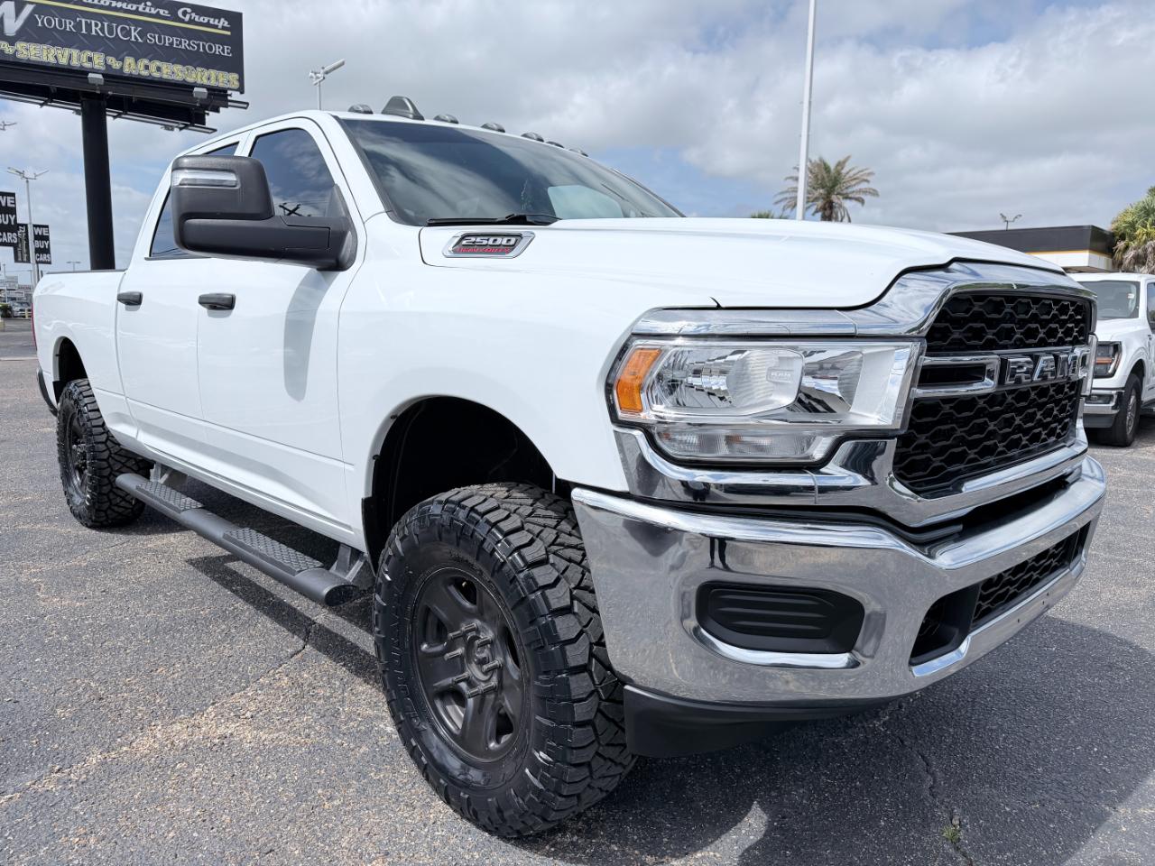 RAM 2500 Tradesman 4x4 Crew Cab 6'4" Box 2024