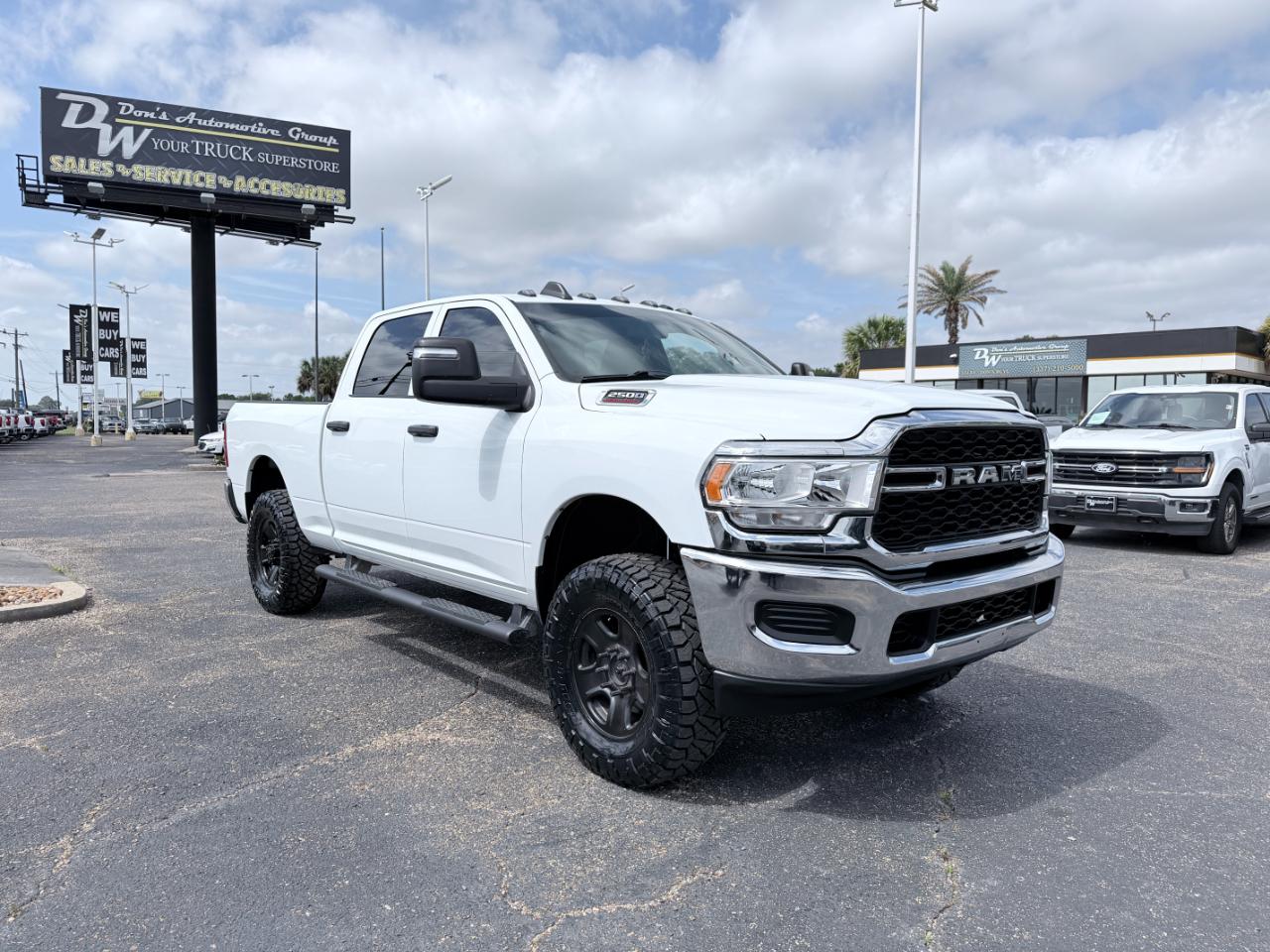 RAM 2500 Tradesman 4x4 Crew Cab 6'4" Box 2024