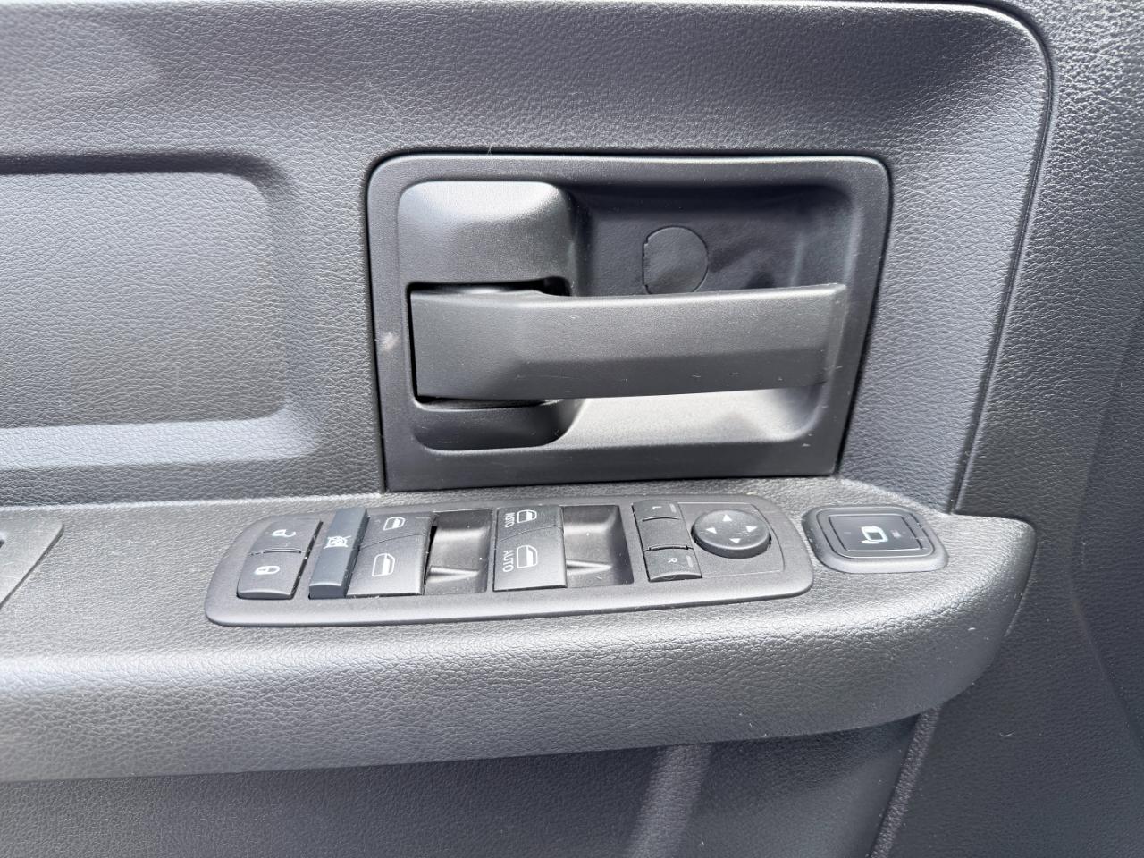 RAM 2500 Tradesman 4x4 Crew Cab 6'4" Box 2024