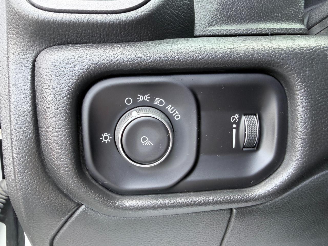 RAM 2500 Tradesman 4x4 Crew Cab 6'4" Box 2024