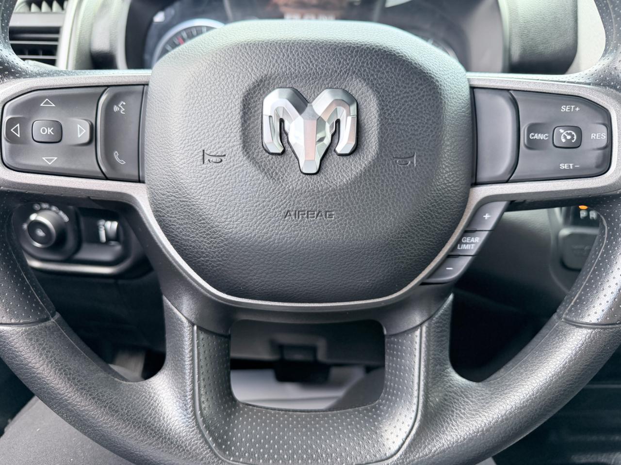 RAM 2500 Tradesman 4x4 Crew Cab 6'4" Box 2024