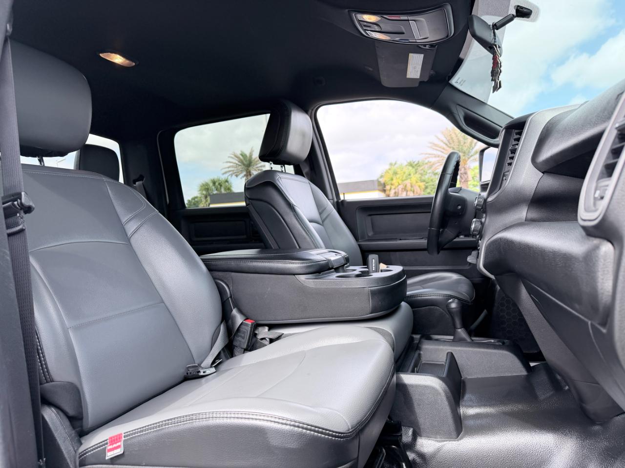 RAM 2500 Tradesman 4x4 Crew Cab 6'4" Box 2024