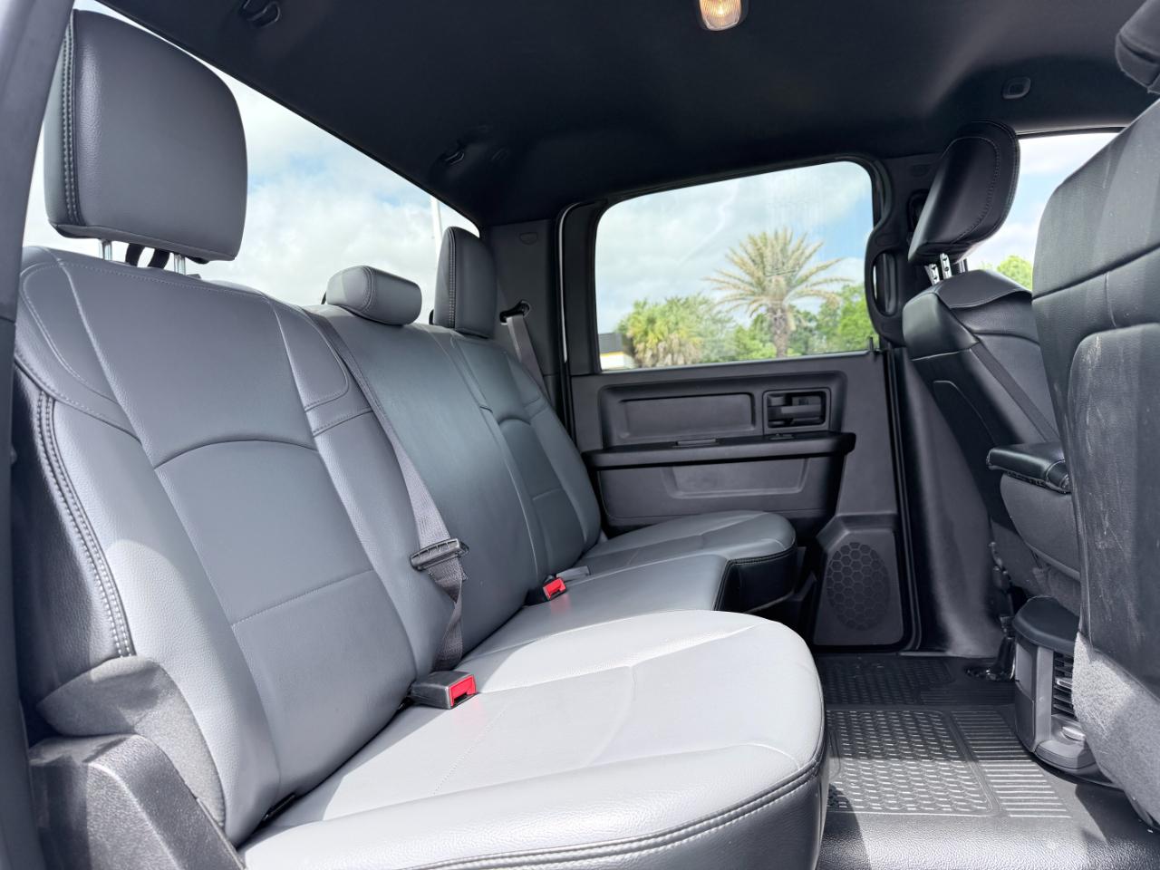 RAM 2500 Tradesman 4x4 Crew Cab 6'4" Box 2024