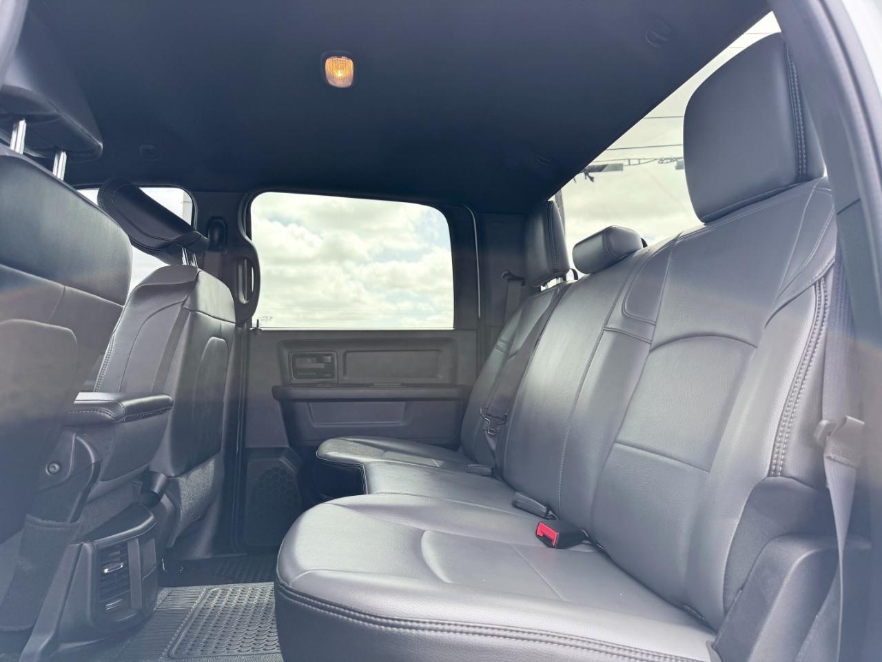 RAM 2500 Tradesman 4x4 Crew Cab 6'4" Box 2024