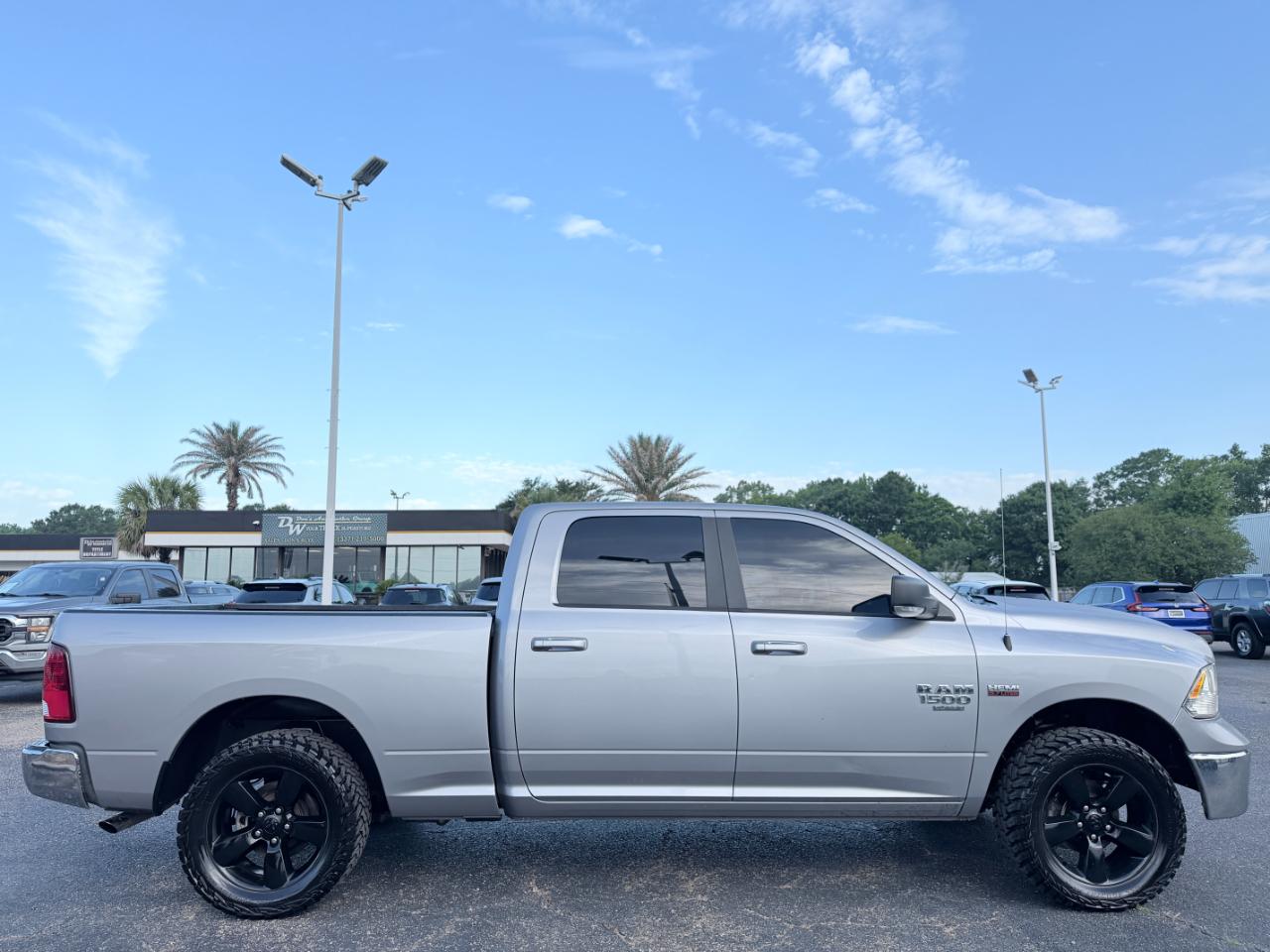 RAM 1500 Classic SLT 4x2 Crew Cab 6'4" Box 2020