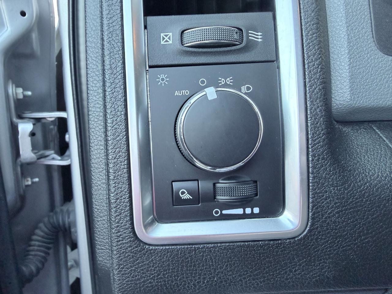 RAM 1500 Classic SLT 4x2 Crew Cab 6'4" Box 2020