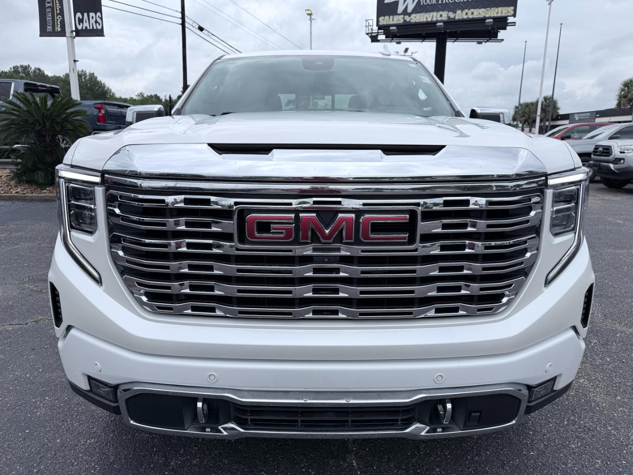 GMC Sierra 1500 4WD Crew Cab 147" Denali 2024