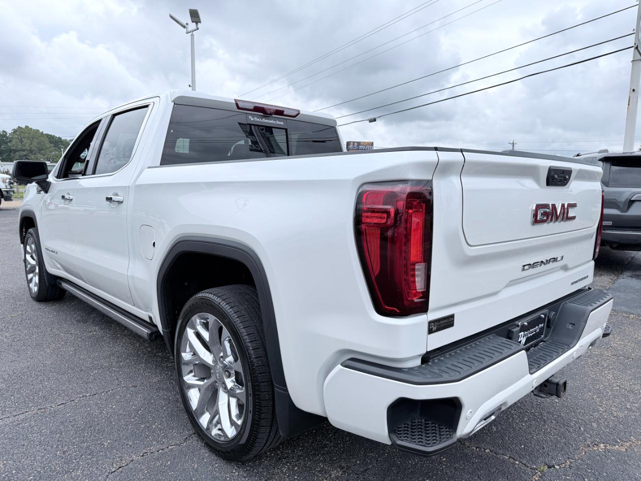 GMC Sierra 1500 4WD Crew Cab 147" Denali 2024