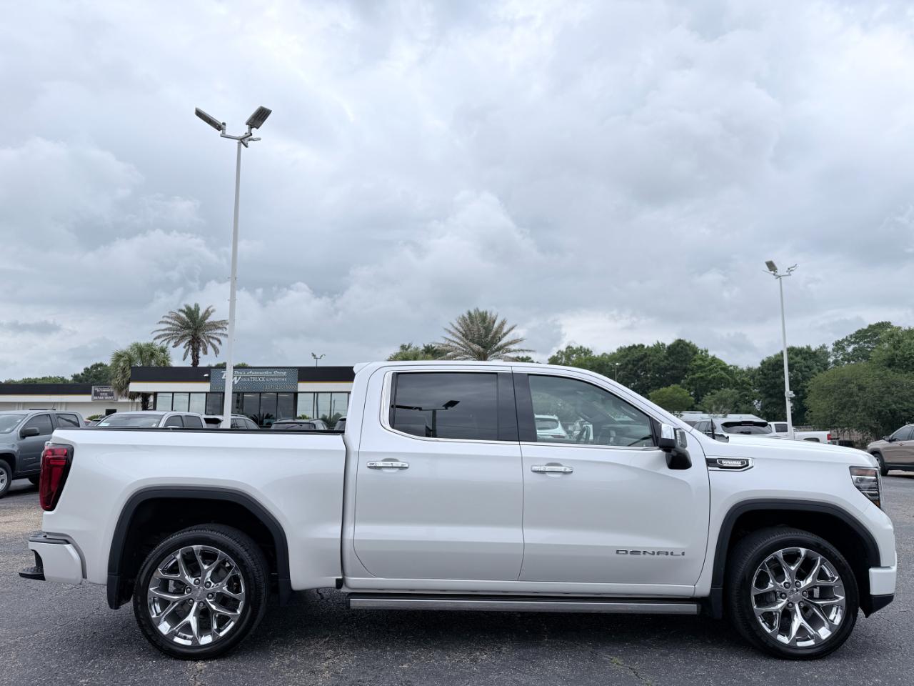 GMC Sierra 1500 4WD Crew Cab 147" Denali 2024