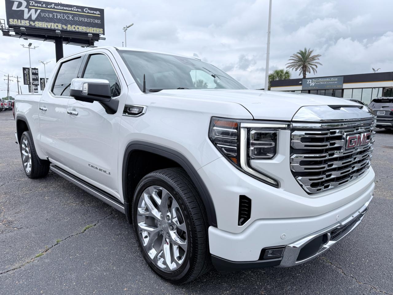 GMC Sierra 1500 4WD Crew Cab 147" Denali 2024