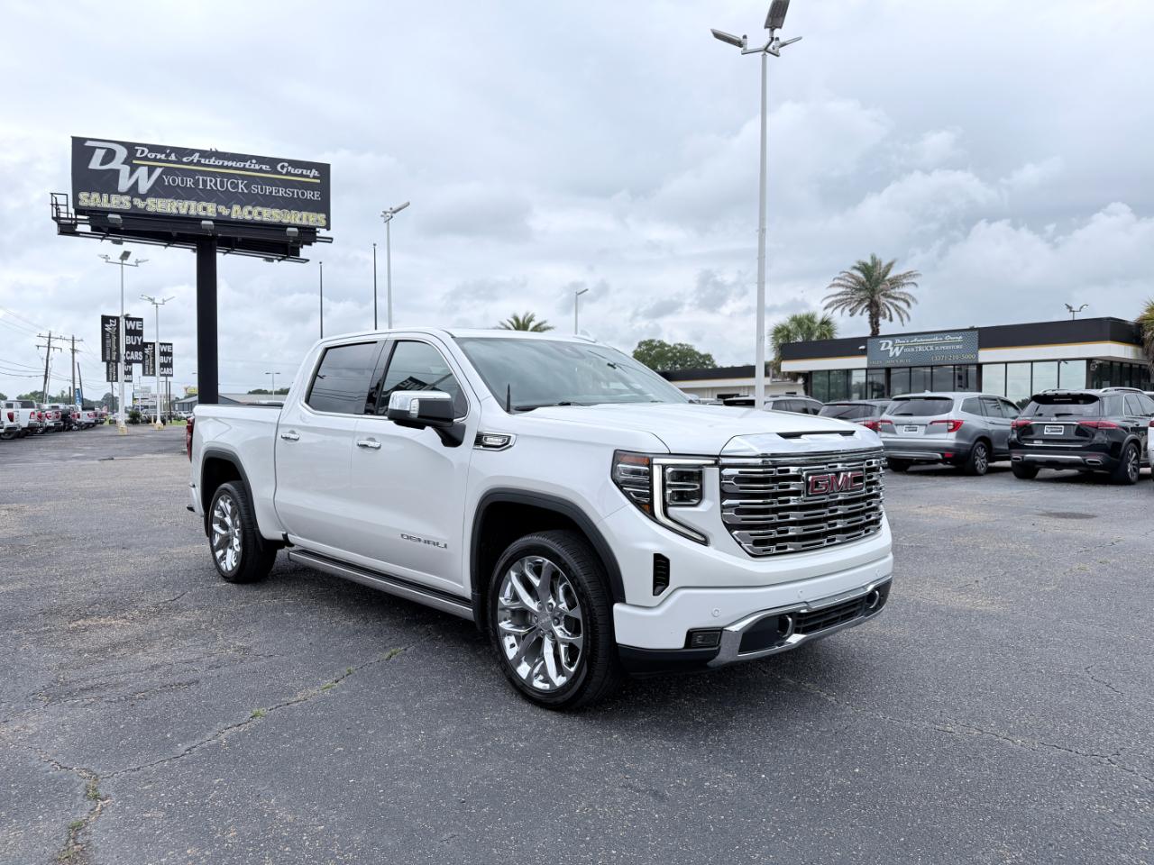 GMC Sierra 1500 4WD Crew Cab 147" Denali 2024