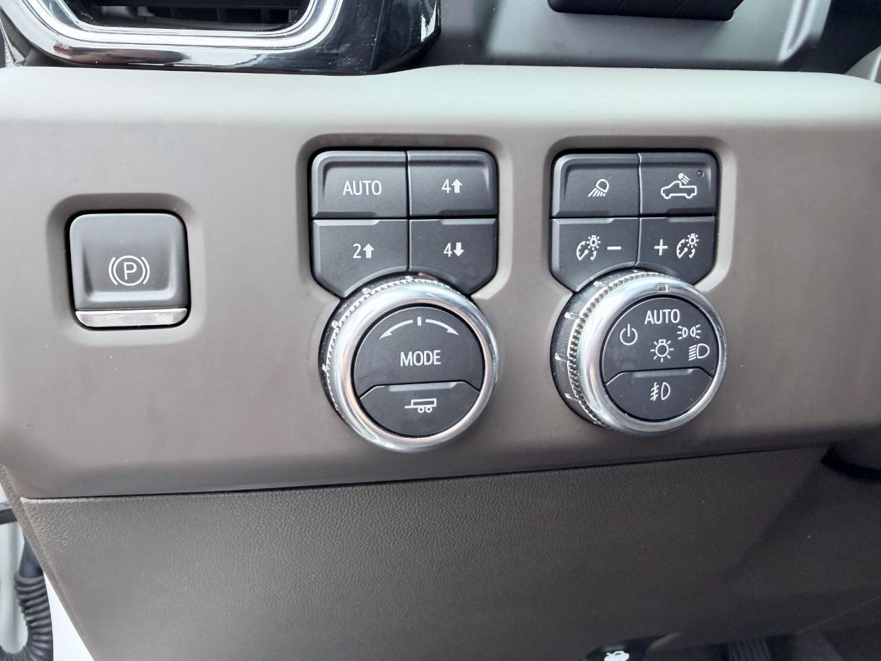 GMC Sierra 1500 4WD Crew Cab 147" Denali 2024