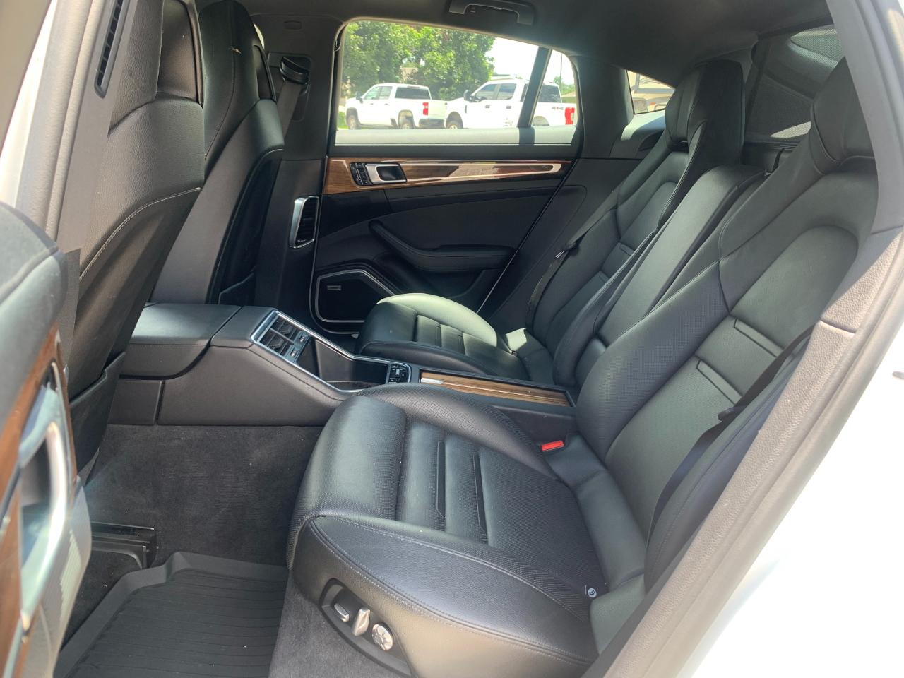 Porsche Panamera RWD 2018