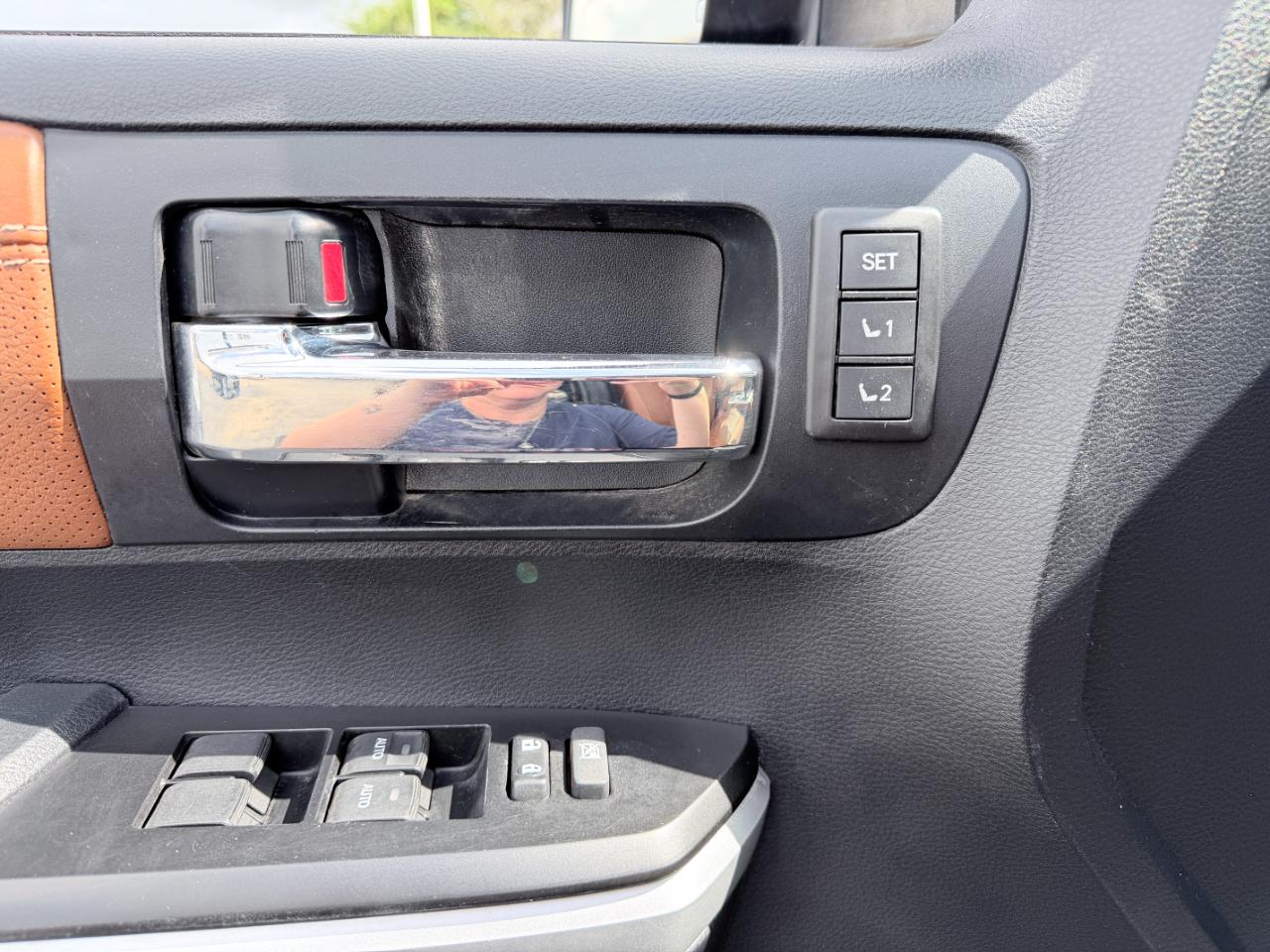 Toyota Tundra 4WD 1794 Edition CrewMax 5.5' Bed 5.7L FFV (Natl) 2017