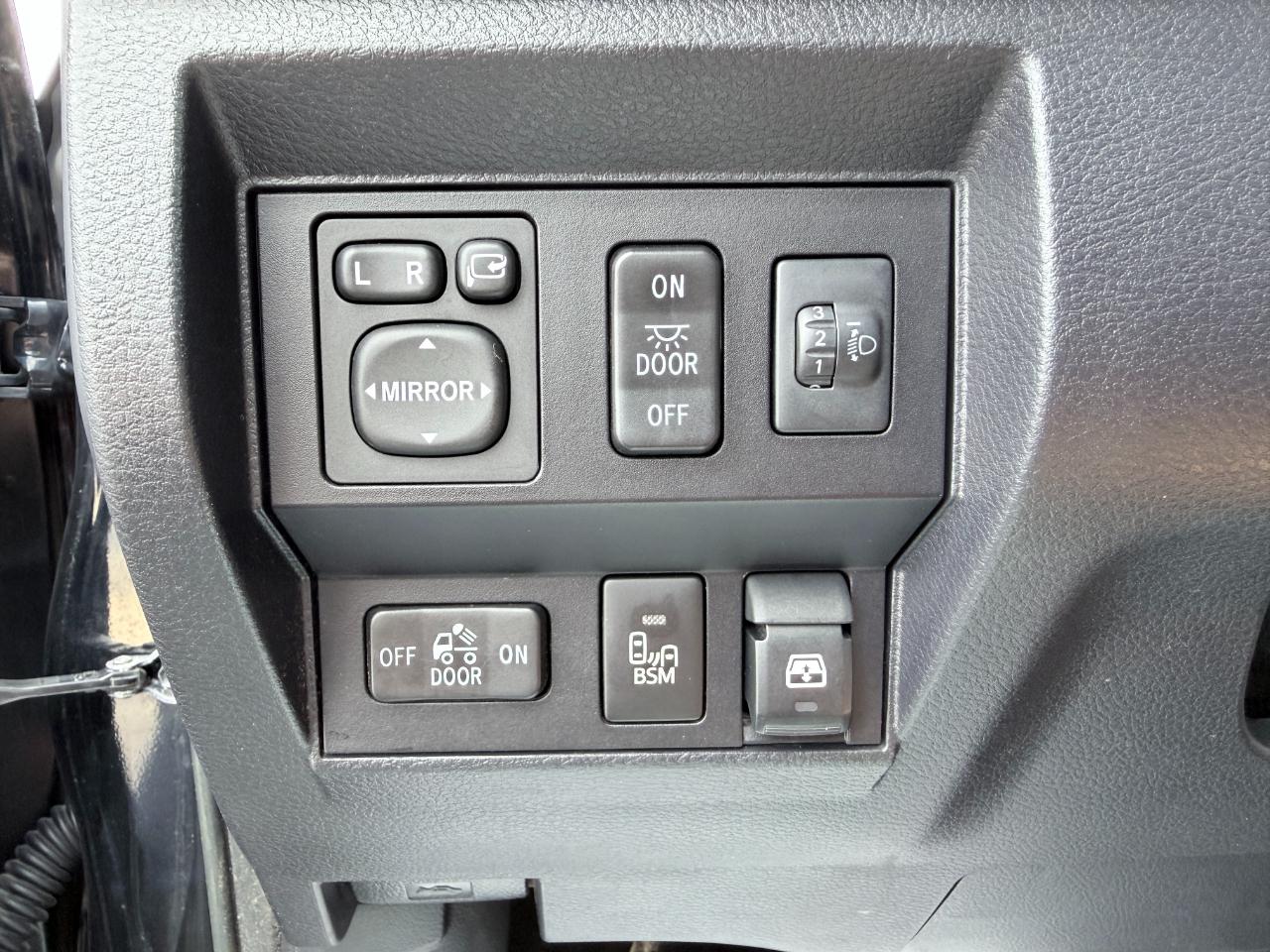 Toyota Tundra 4WD 1794 Edition CrewMax 5.5' Bed 5.7L FFV (Natl) 2017