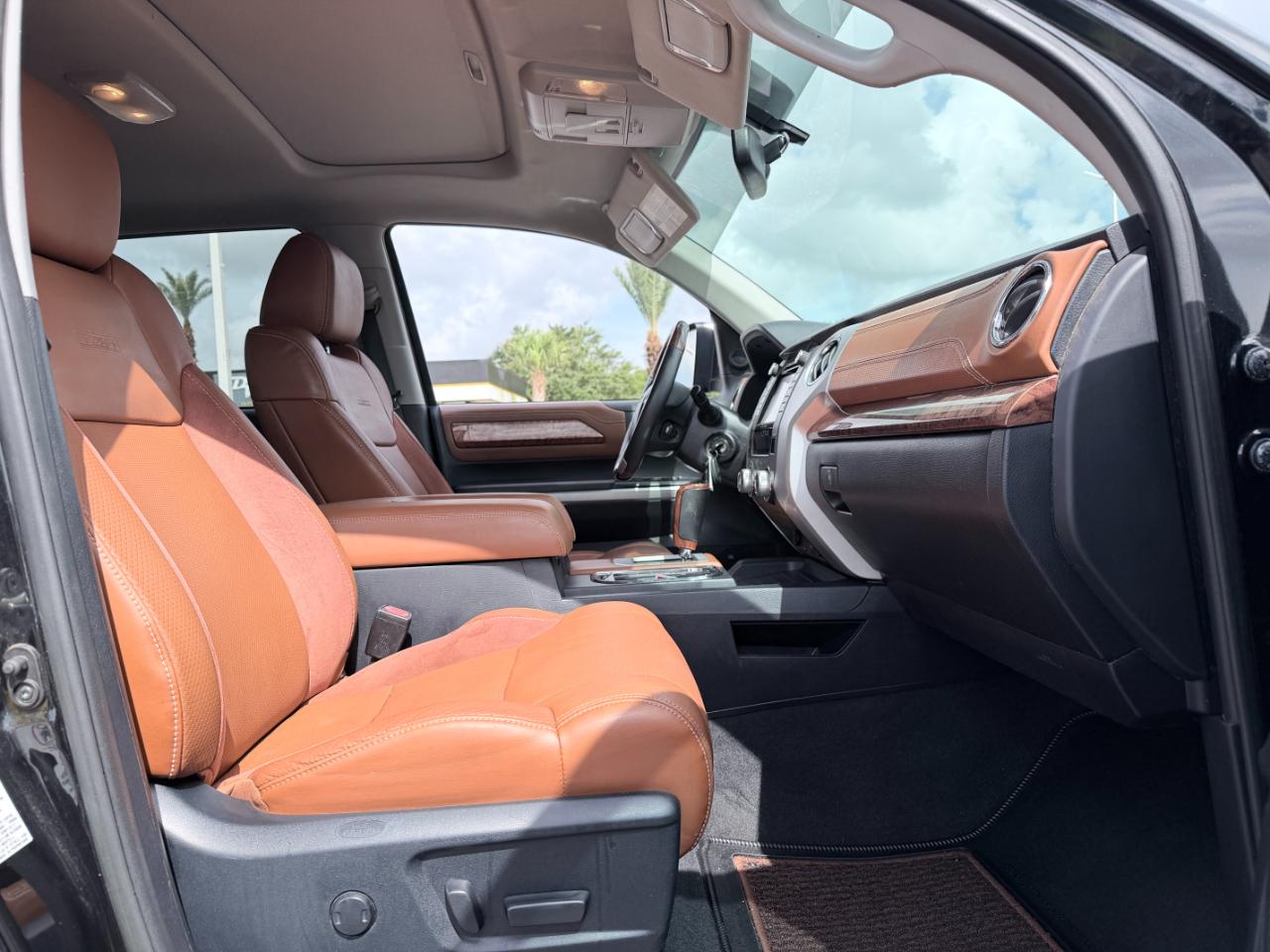 Toyota Tundra 4WD 1794 Edition CrewMax 5.5' Bed 5.7L FFV (Natl) 2017