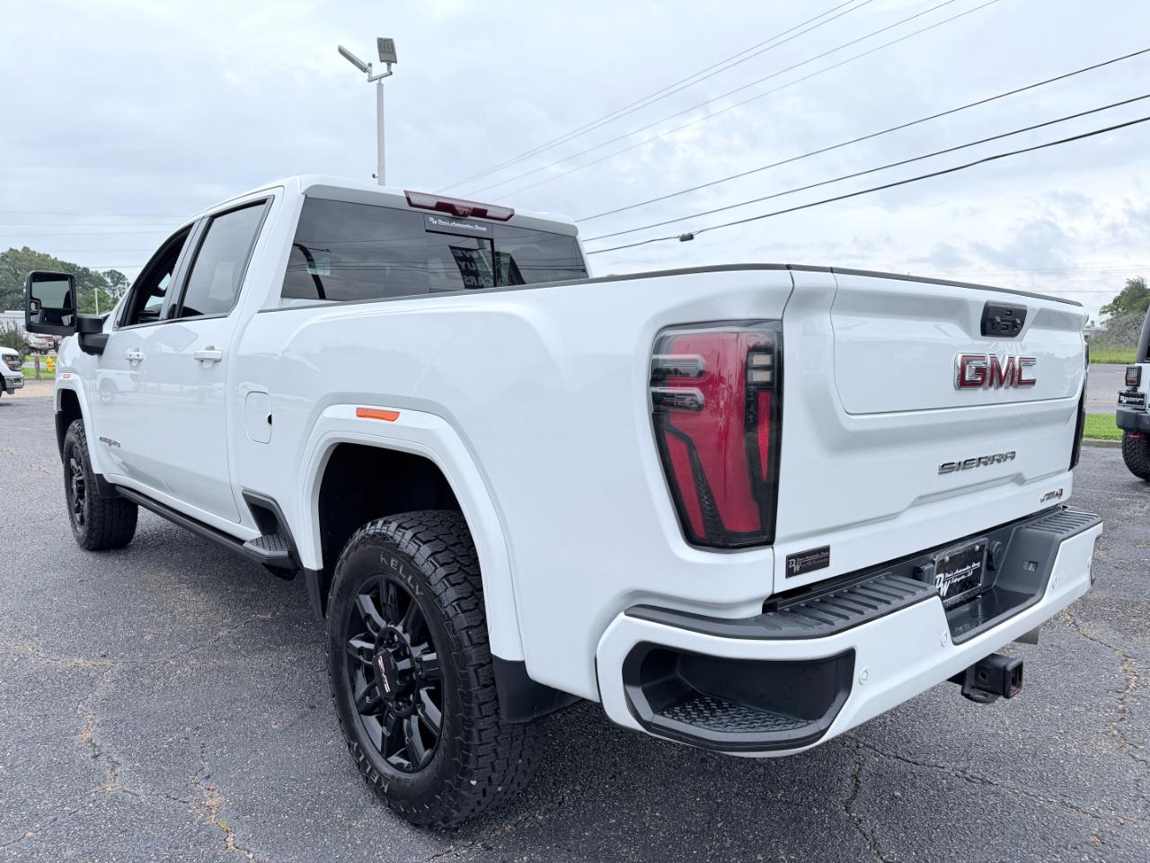 GMC Sierra 2500HD 4WD Crew Cab 159" AT4 2024