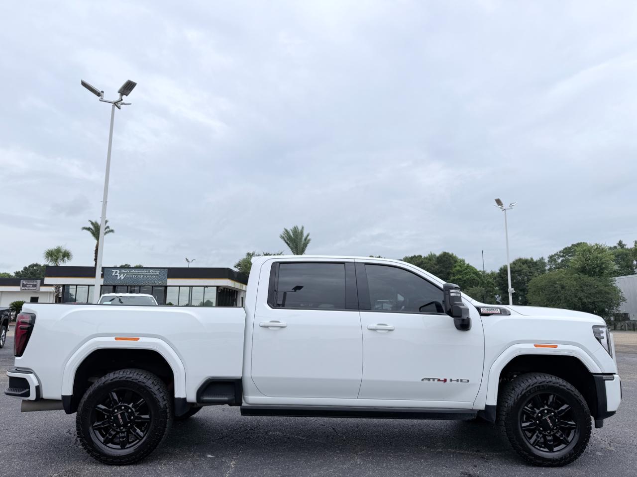 GMC Sierra 2500HD 4WD Crew Cab 159" AT4 2024