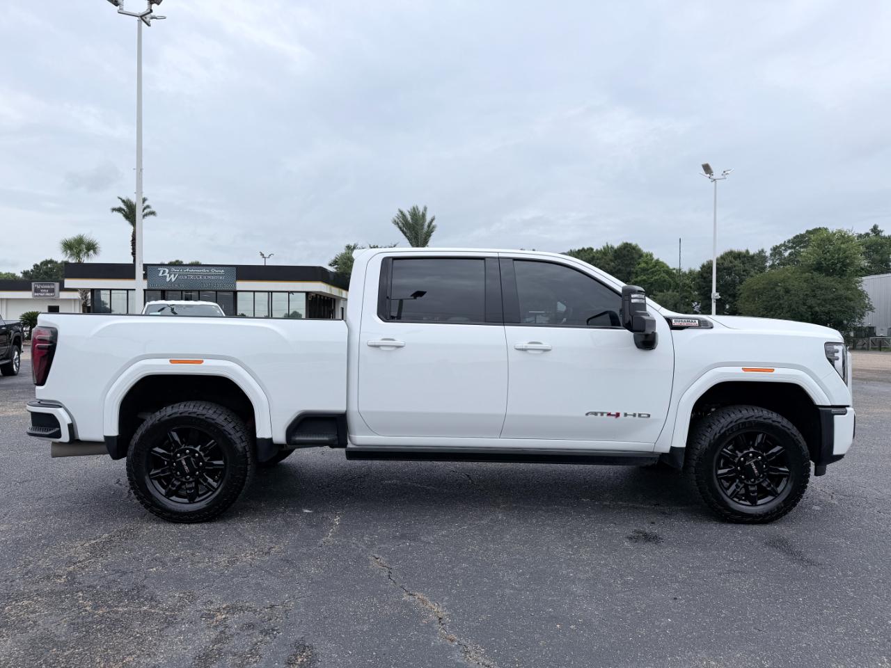 GMC Sierra 2500HD 4WD Crew Cab 159" AT4 2024