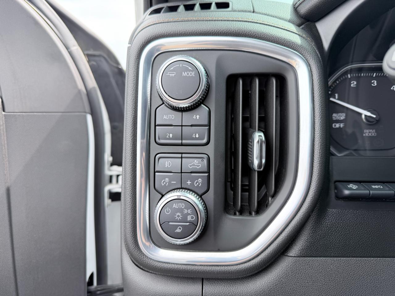 GMC Sierra 1500 4WD Crew Cab 147" AT4 2021