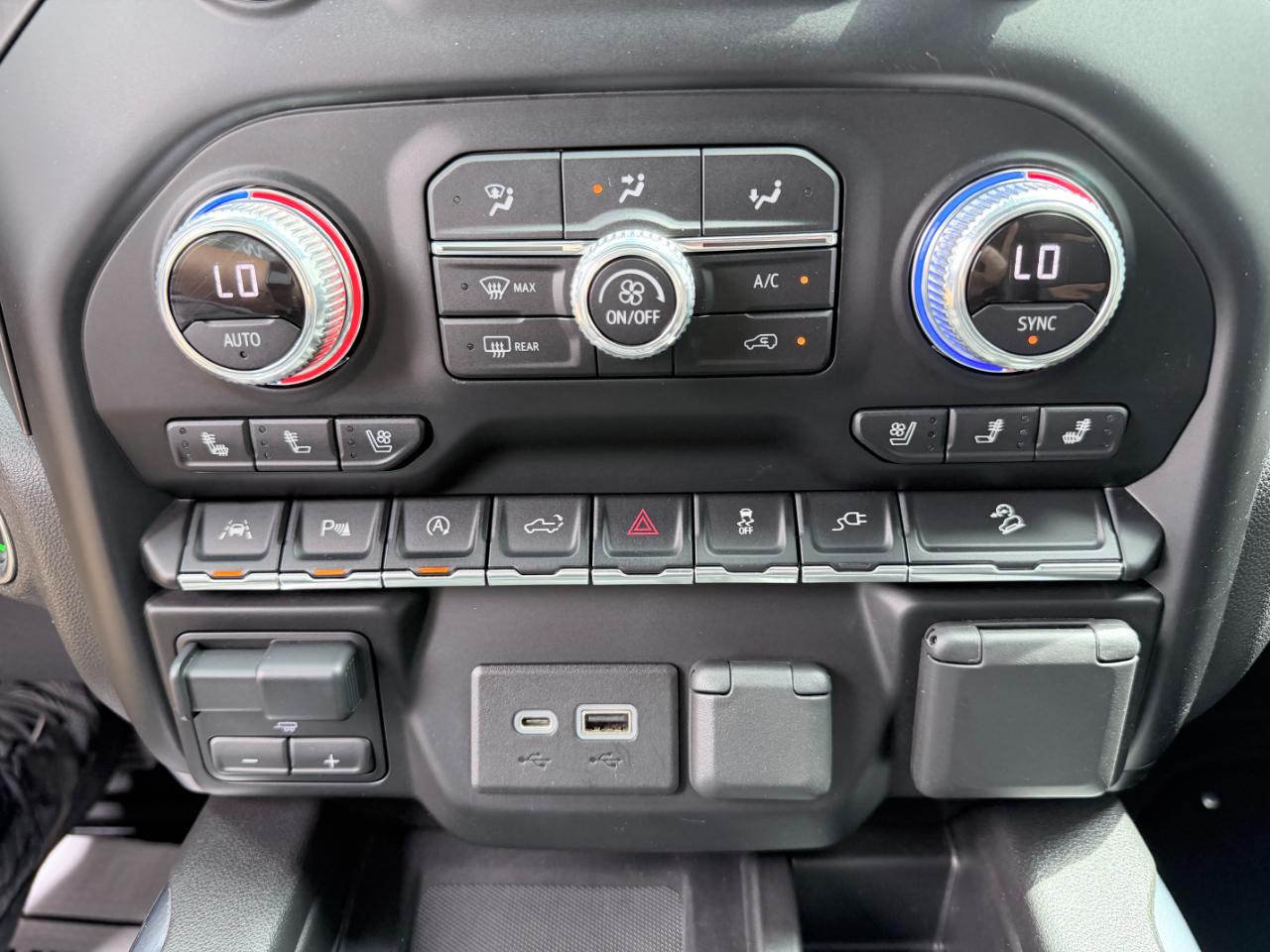 GMC Sierra 1500 4WD Crew Cab 147" AT4 2021