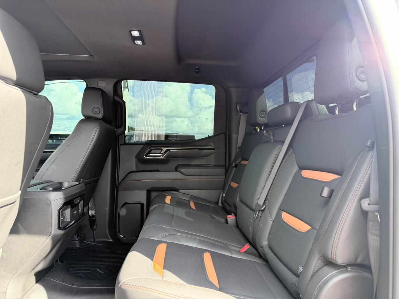 GMC Sierra 1500 4WD Crew Cab 147" AT4 2026