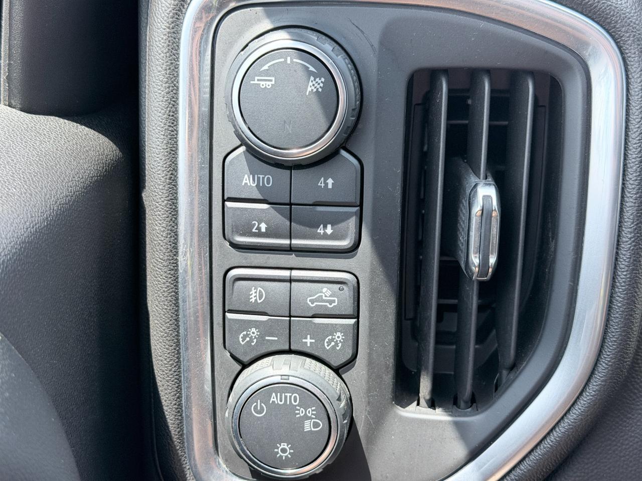 Chevrolet Silverado 1500 4WD Crew Cab 147" RST 2019