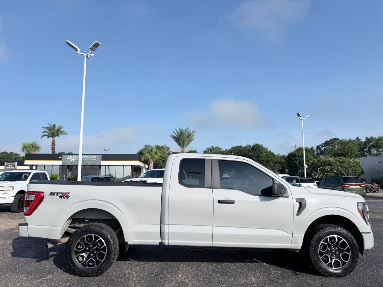 Ford F-150 XLT 4WD SuperCab 6.5' Box 2023