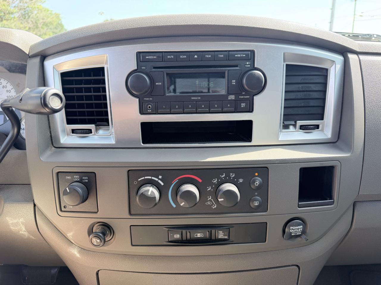 Dodge Ram 2500 4WD Quad Cab 140.5" SLT 2009