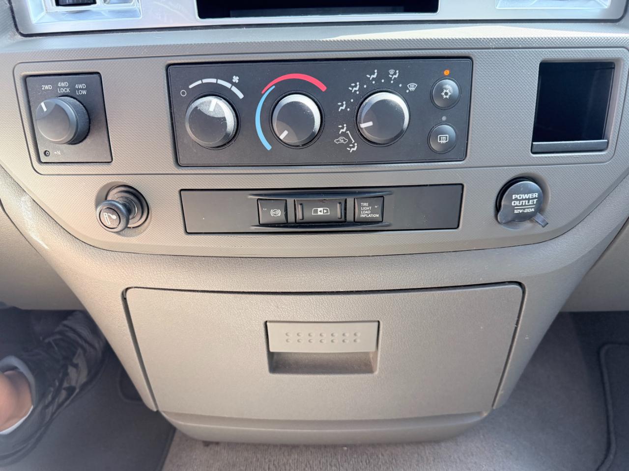 Dodge Ram 2500 4WD Quad Cab 140.5" SLT 2009