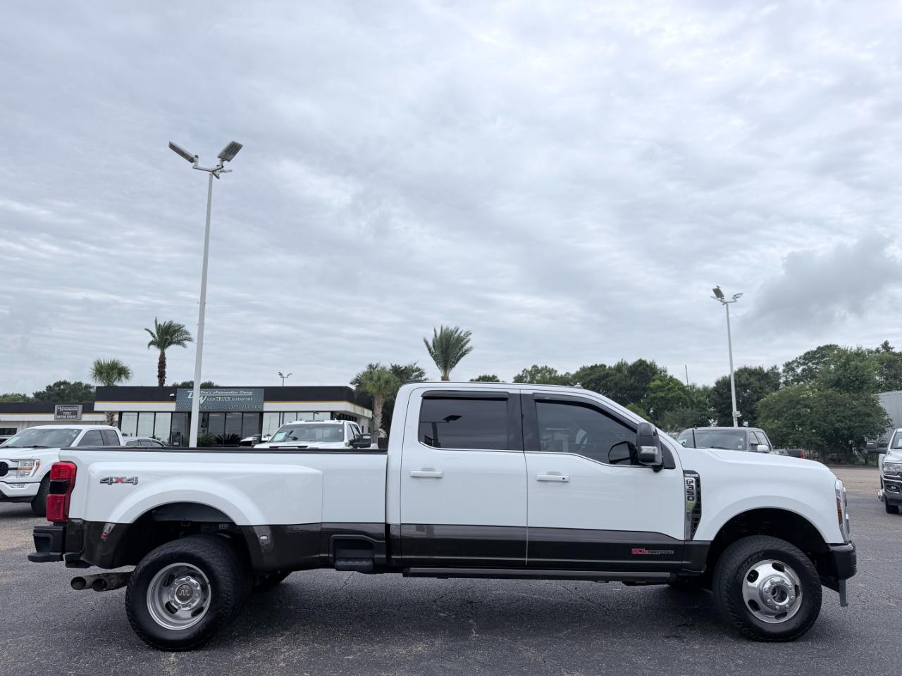 Ford Super Duty F-350 DRW King Ranch 4WD Crew Cab 8' Box 2024