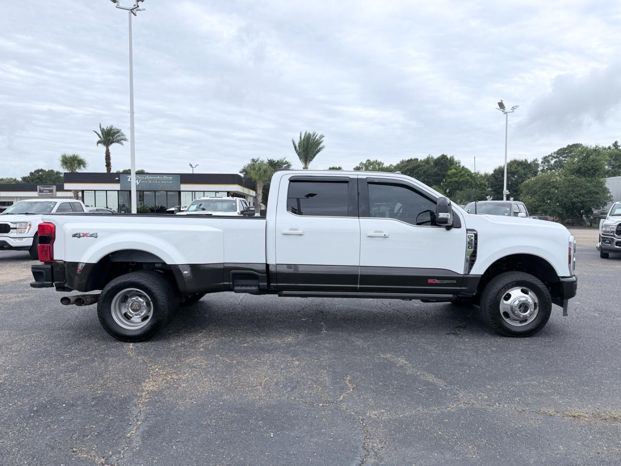 Ford Super Duty F-350 DRW King Ranch 4WD Crew Cab 8' Box 2024
