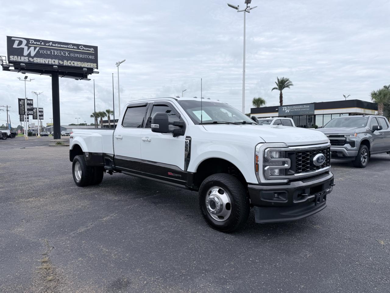 Ford Super Duty F-350 DRW King Ranch 4WD Crew Cab 8' Box 2024