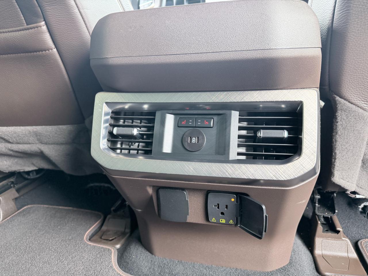 Ford Super Duty F-350 DRW King Ranch 4WD Crew Cab 8' Box 2024