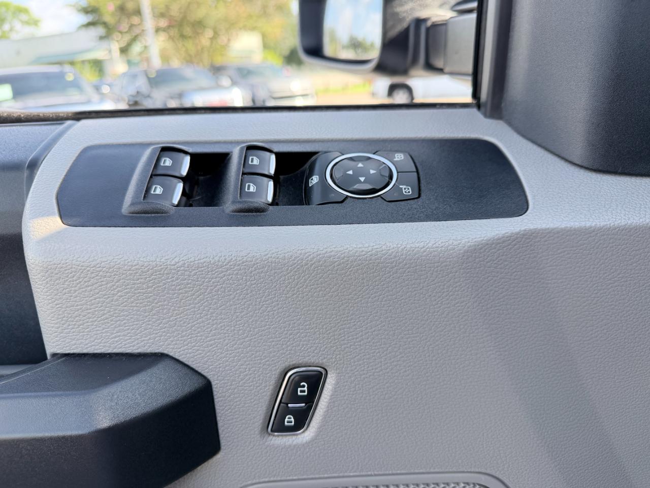 Ford Super Duty F-350 SRW Lariat 4WD Crew Cab 8' Box 2021