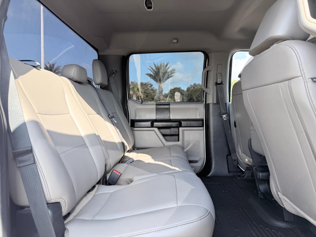 Ford Super Duty F-350 SRW Lariat 4WD Crew Cab 8' Box 2021