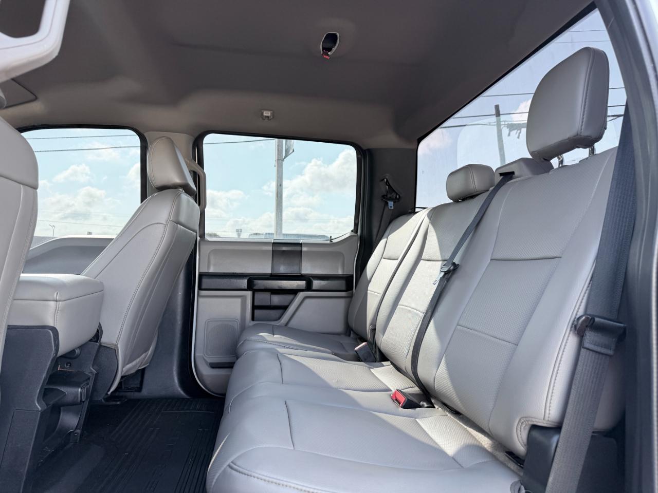 Ford Super Duty F-350 SRW Lariat 4WD Crew Cab 8' Box 2021